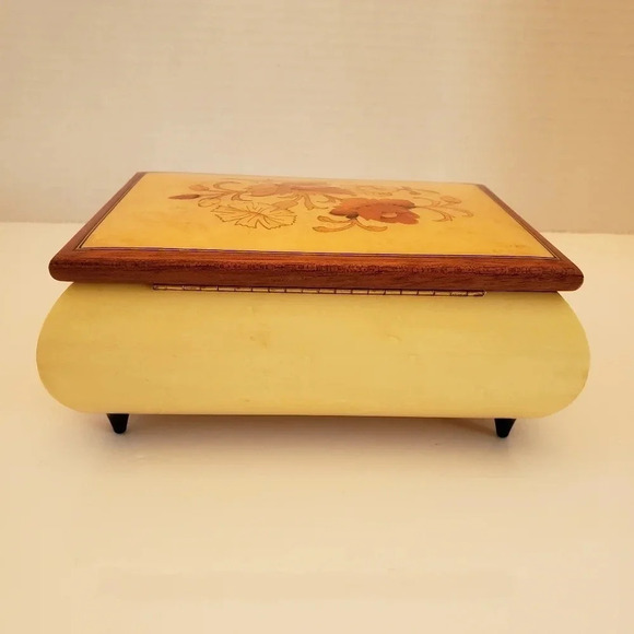 Vintage Wooden Trinket Box with  Swiss Musical Movement,Happy Wanderer. - Picture 2 of 8